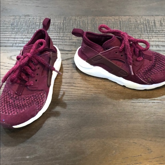 Nike Other - Girls nike huarache- flywheel size 12